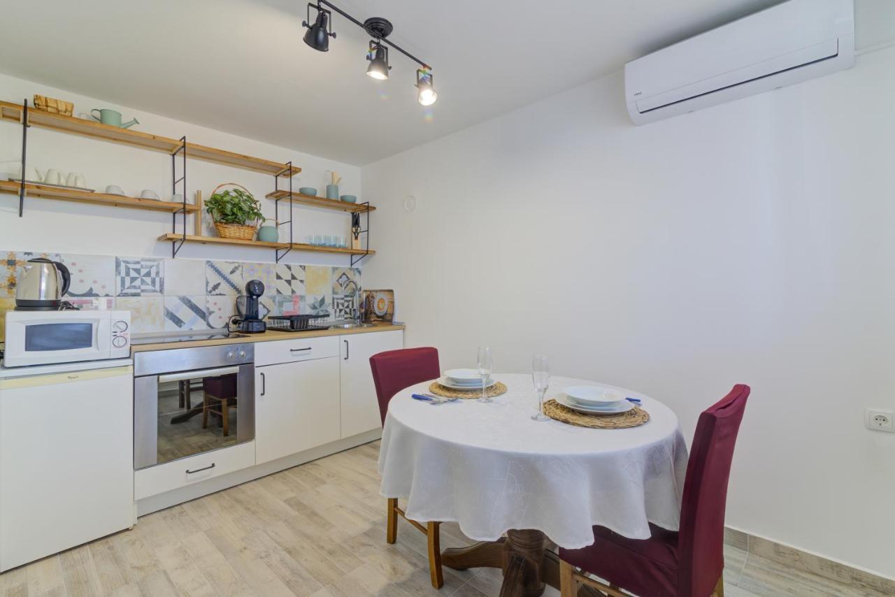 Apartments Maria Сень Екстер'єр фото