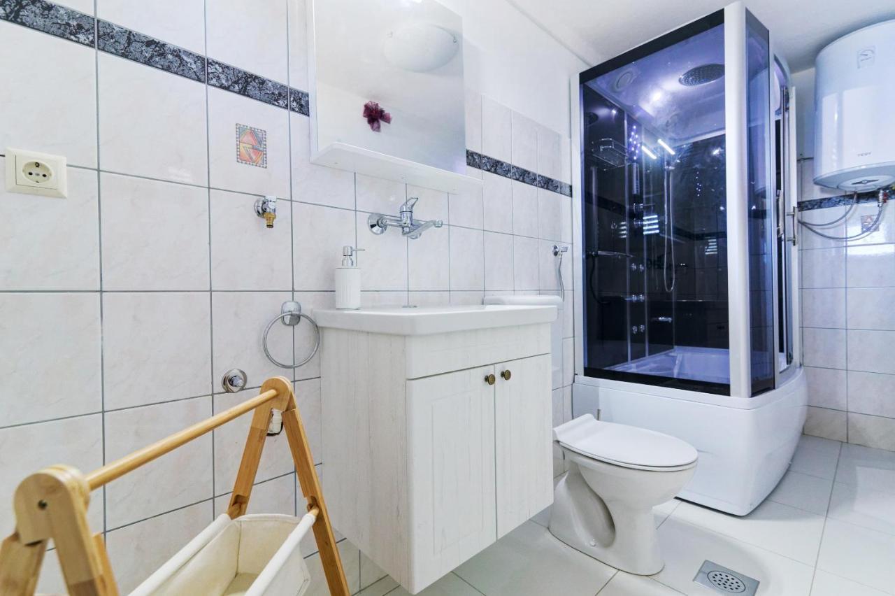 Apartments Maria Сень Екстер'єр фото