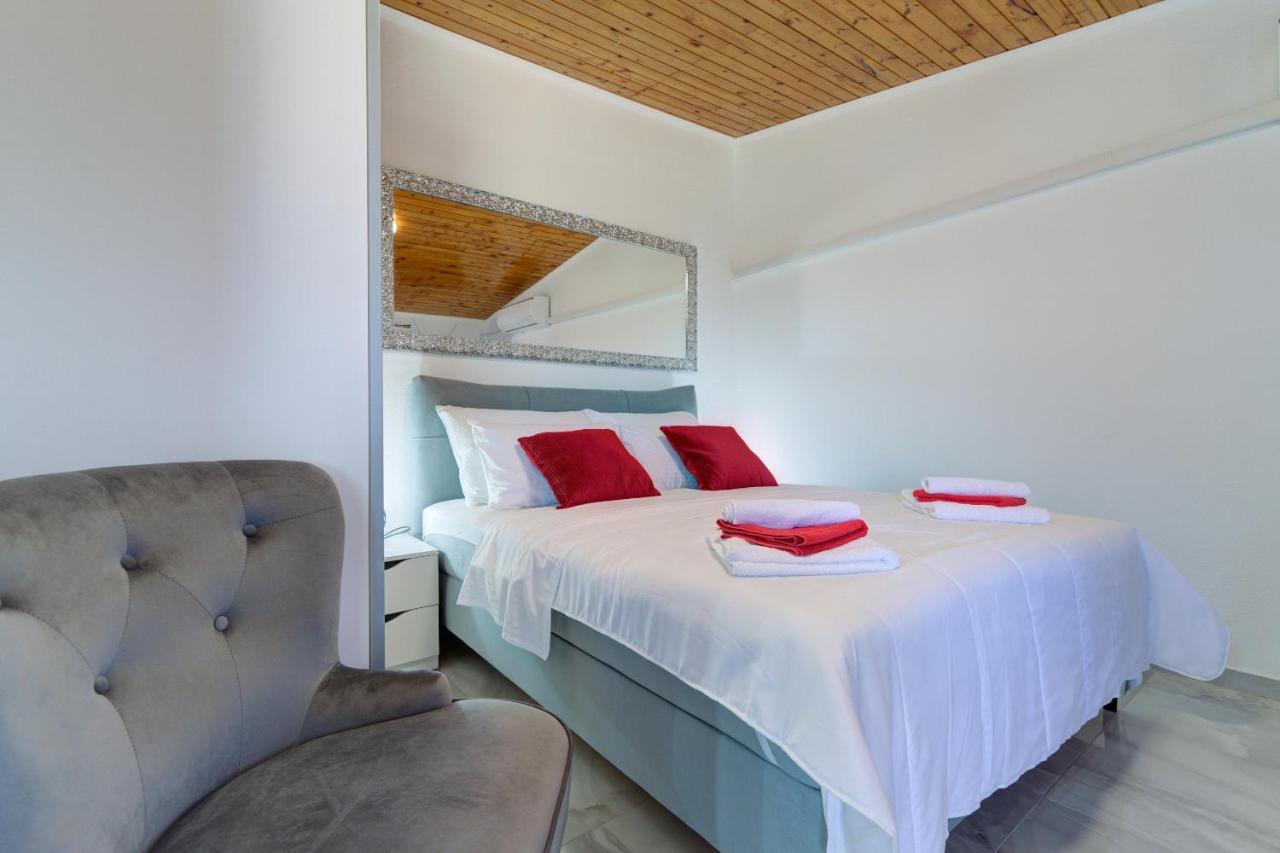Apartments Maria Сень Екстер'єр фото