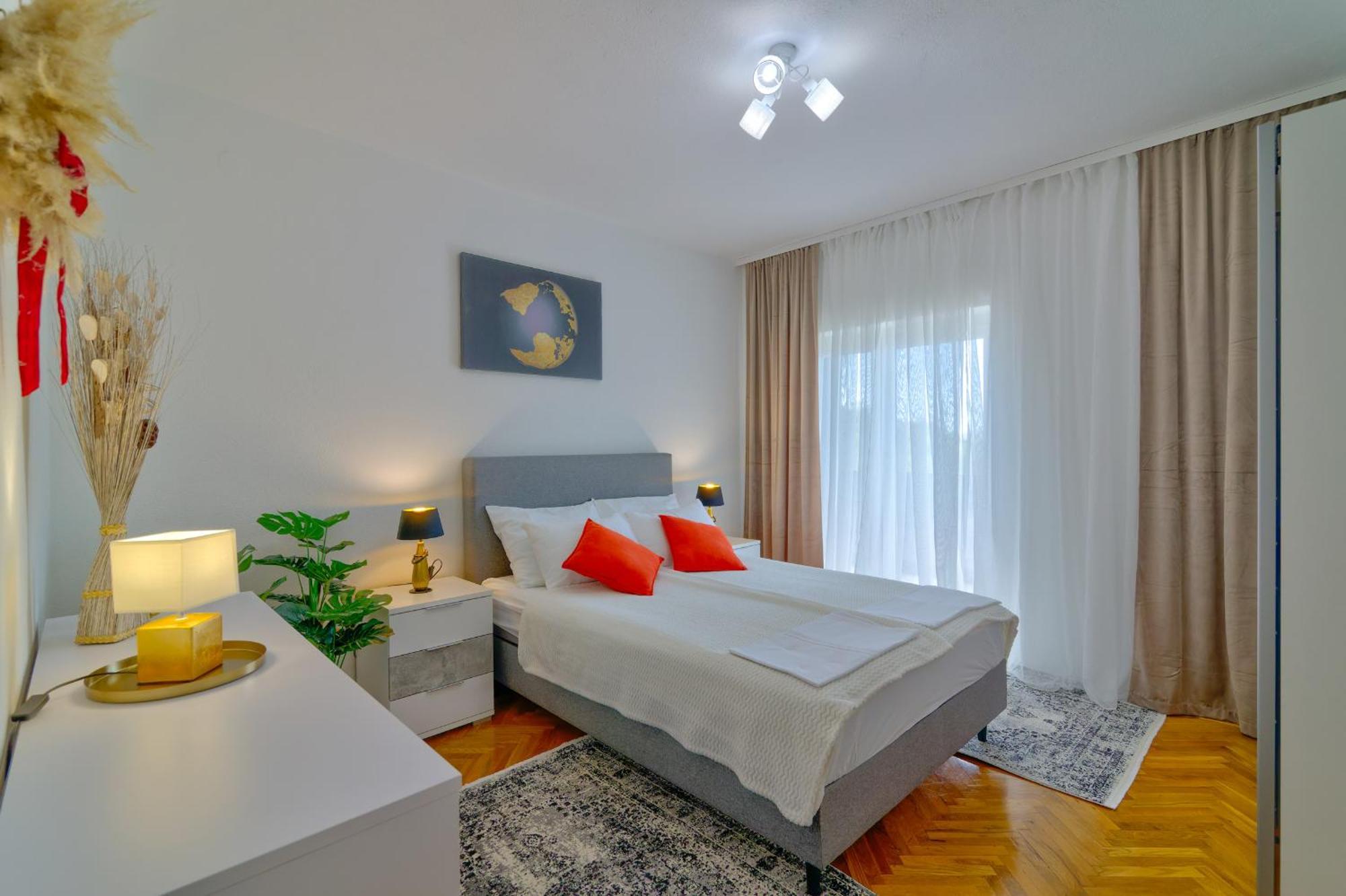Apartments Maria Сень Екстер'єр фото